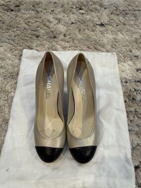 CHANEL Two-Tone Leather Pumps in Metallic Beige and Black Cap Toe